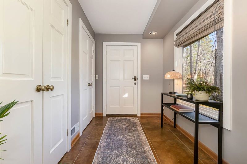 317 Burlage Cir, Chapel Hill, NC 27514