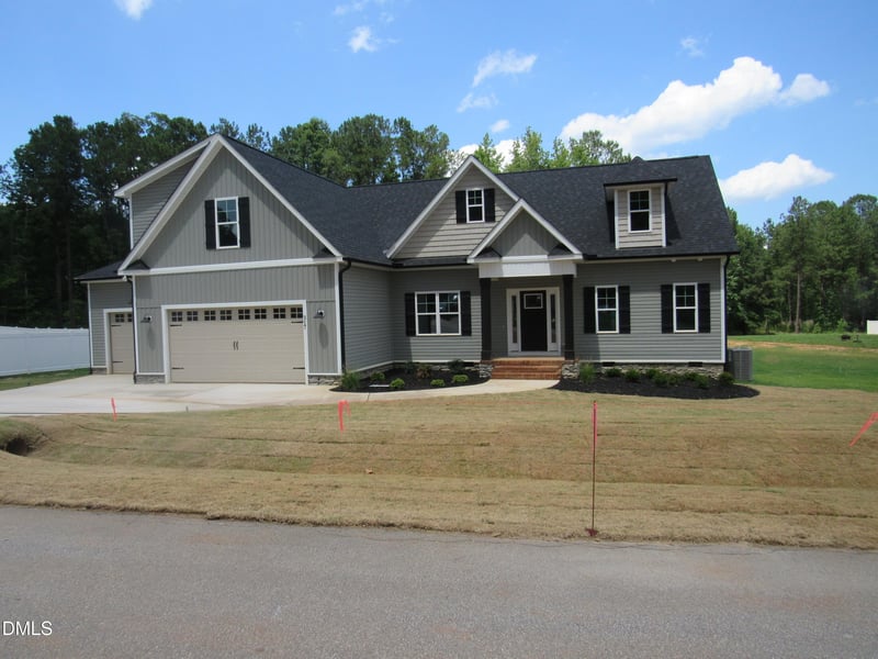 317 Coats Ridge Dr, Benson, NC 27504