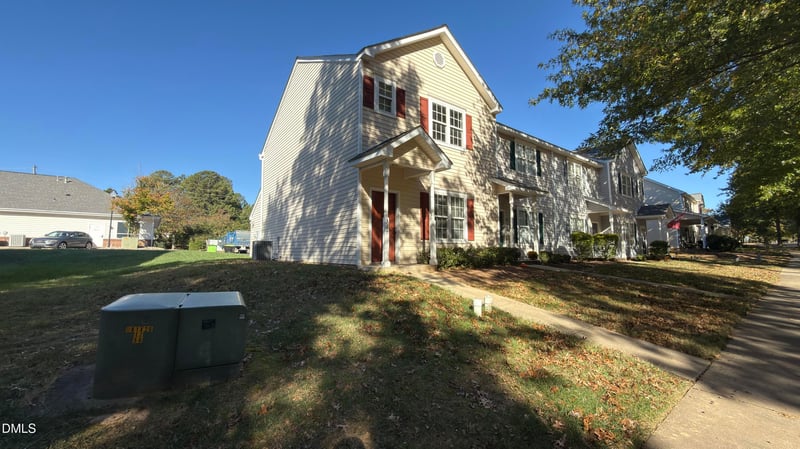 317 Commons Dr, Holly Springs, NC 27540