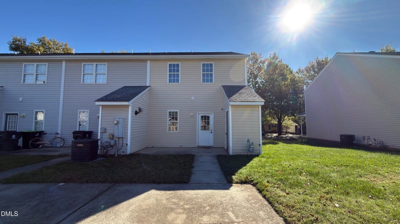 317 Commons Dr, Holly Springs, NC 27540