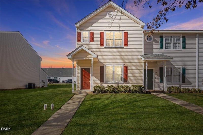 317 Commons Dr, Holly Springs, NC 27540