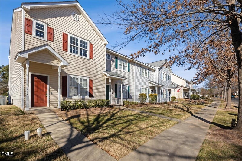 317 Commons Dr, Holly Springs, NC 27540