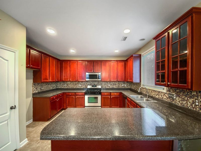 317 Palmdale Ct, Holly Springs, NC 27540