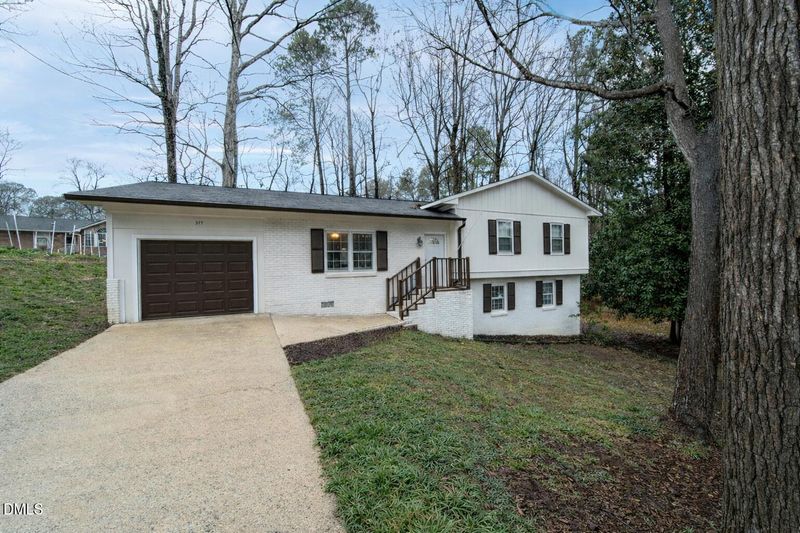 317 White Oak Dr, Cary, NC 27513