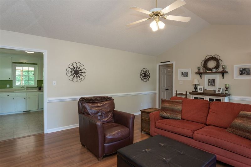 318 Creek Dr, Garner, NC 27529