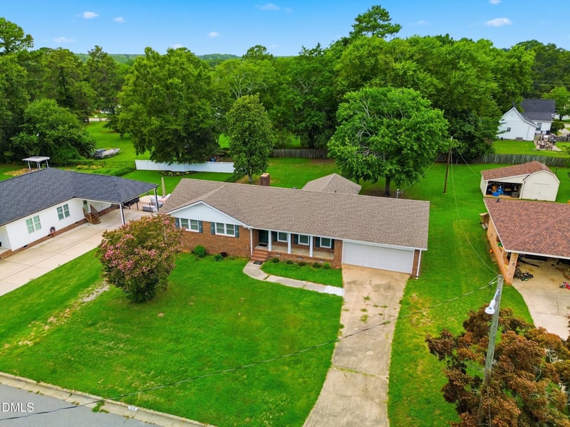 318 Crescent Dr, Clayton, NC 27520