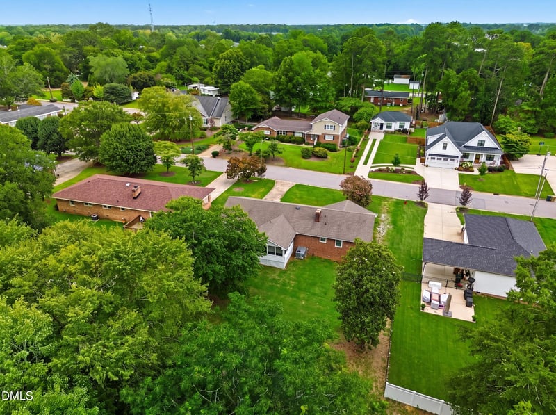 318 Crescent Dr, Clayton, NC 27520