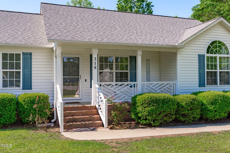 318 Duck Pond Ln, Clayton, NC 27520