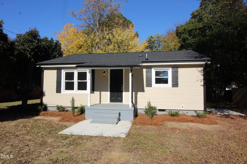 318 Harnett St, Benson, NC 27504