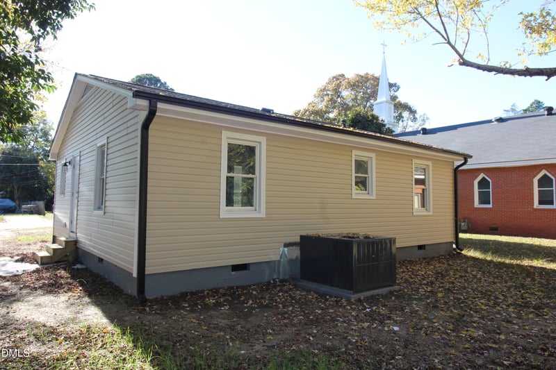 318 Harnett St, Benson, NC 27504