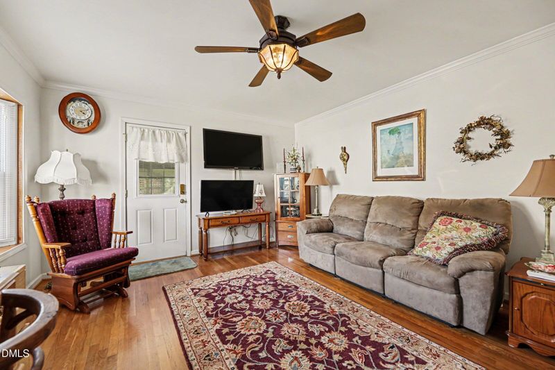 318 Lakeside Ave, Burlington, NC 27217