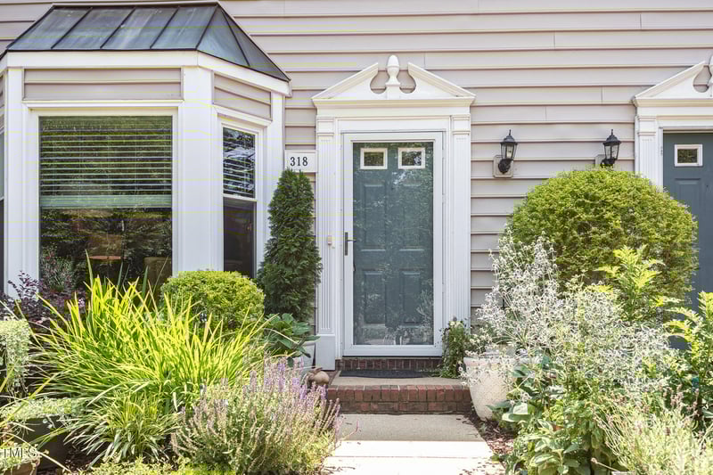 318 Silverberry Ct, Cary, NC 27513