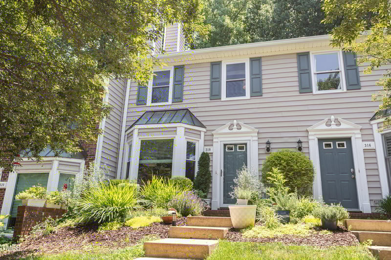 318 Silverberry Ct, Cary, NC 27513