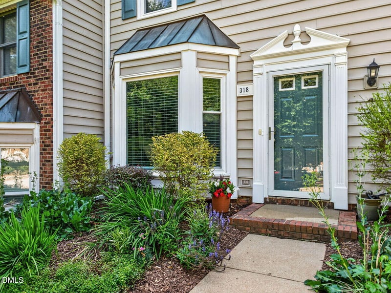 318 Silverberry Ct, Cary, NC 27513