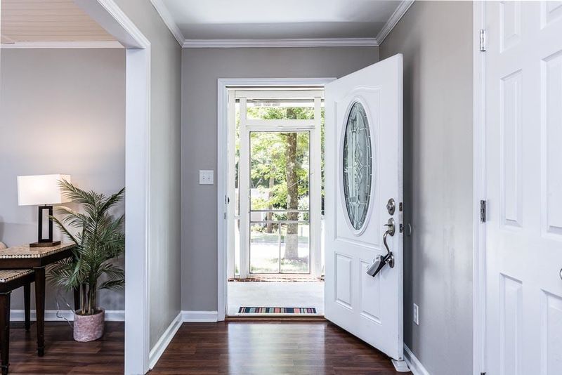 318 Trappers Run Dr, Cary, NC 27513