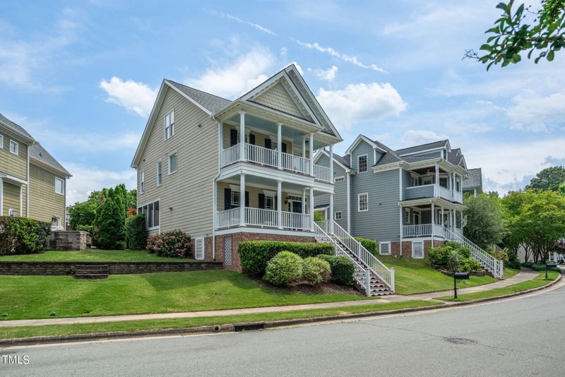 318 Village Loop Dr, Apex, NC 27502