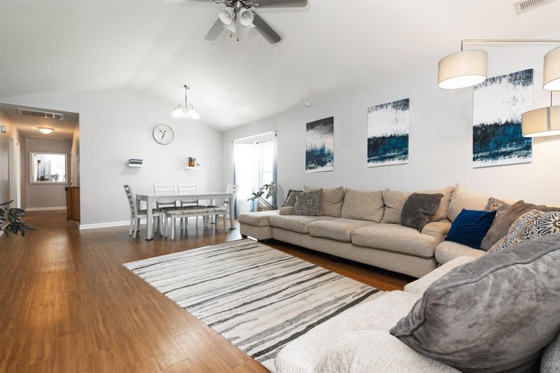 318 Village Square Dr, Dunn, NC 28334