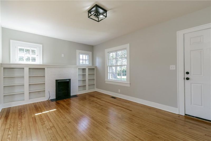319 Laurel Hill Dr, Burlington, NC 27215