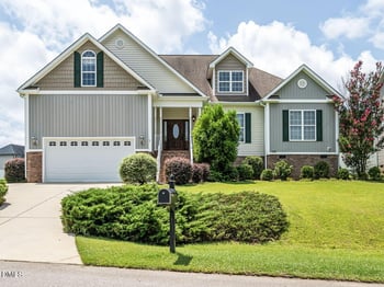319 Neuse Landing Dr, Clayton, NC 27527