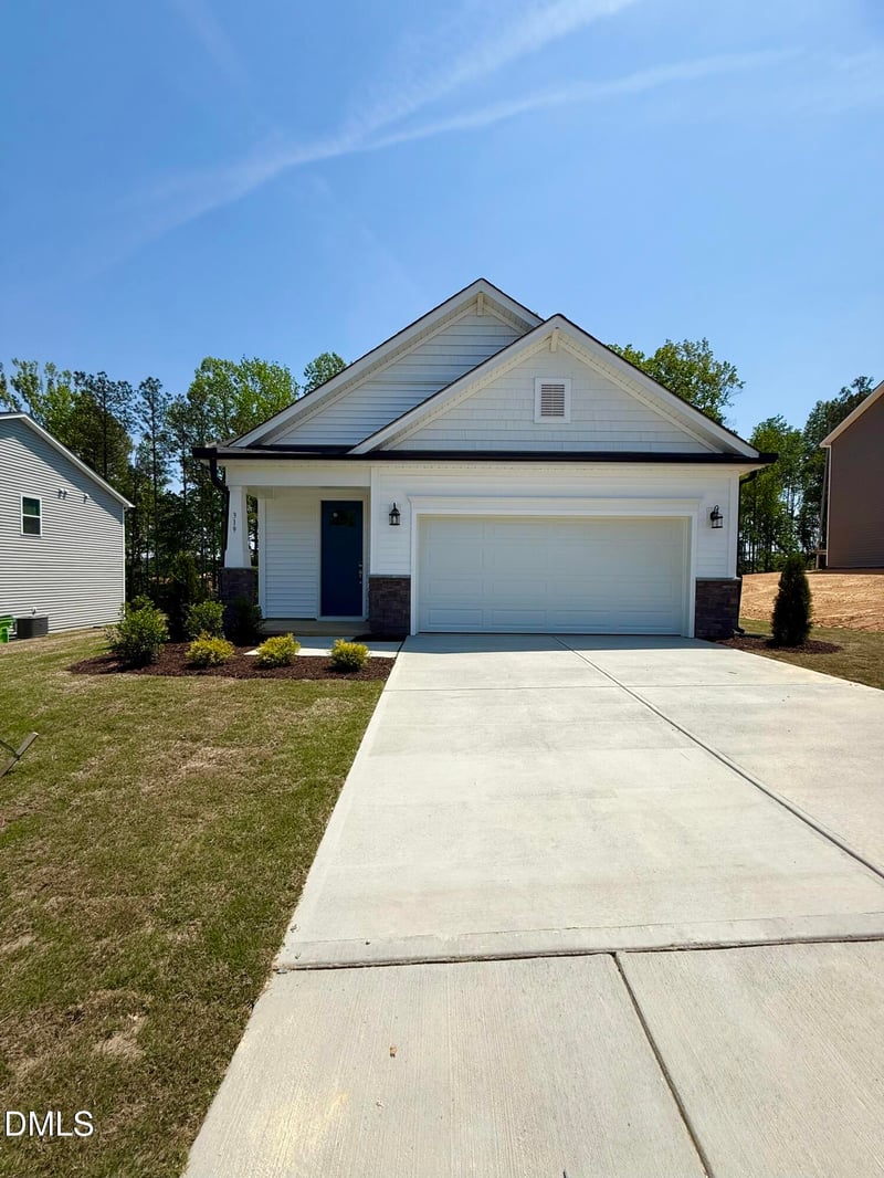319 Providence Creek Dr, Fuquay Varina, NC 27526