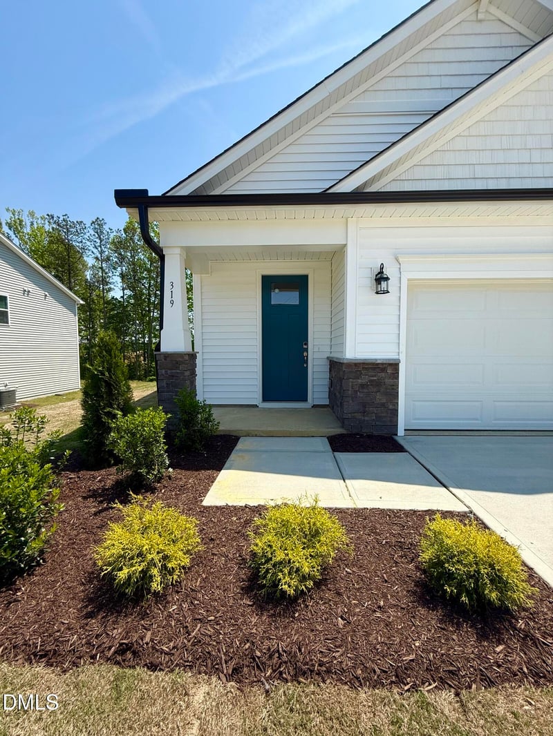 319 Providence Creek Dr, Fuquay Varina, NC 27526