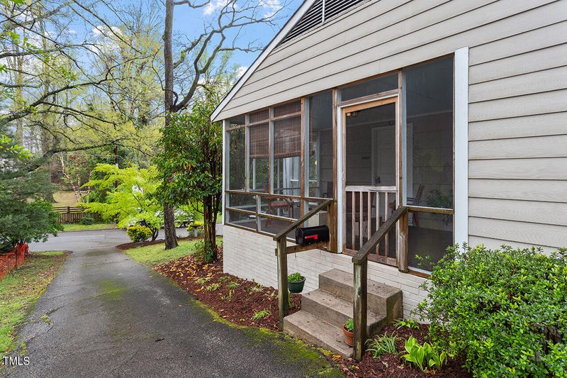 319 Robin Hood Dr, Raleigh, NC 27604