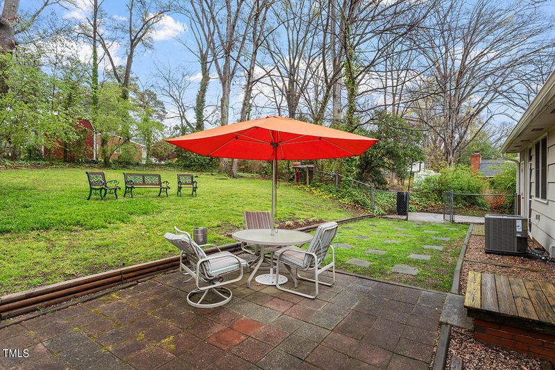 319 Robin Hood Dr, Raleigh, NC 27604