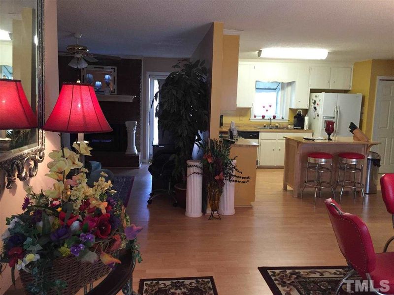 319 White Oak Dr, Cary, NC 27513