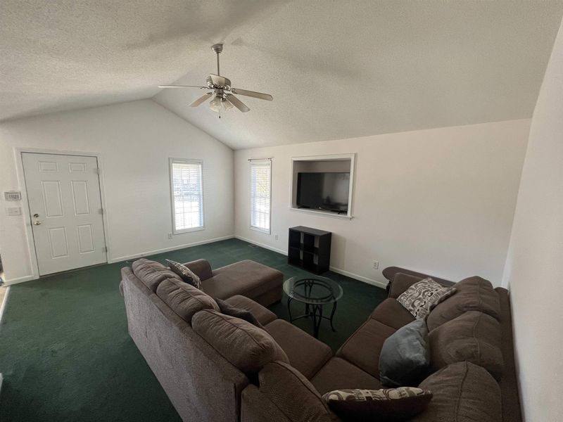 32 Linsey Ct, Lillington, NC 27546