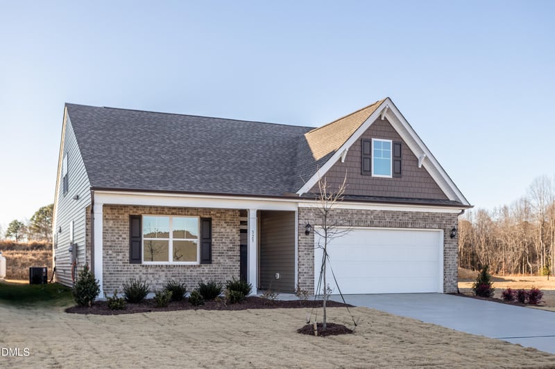 32 Quilting Dr #215, Benson, NC 27504