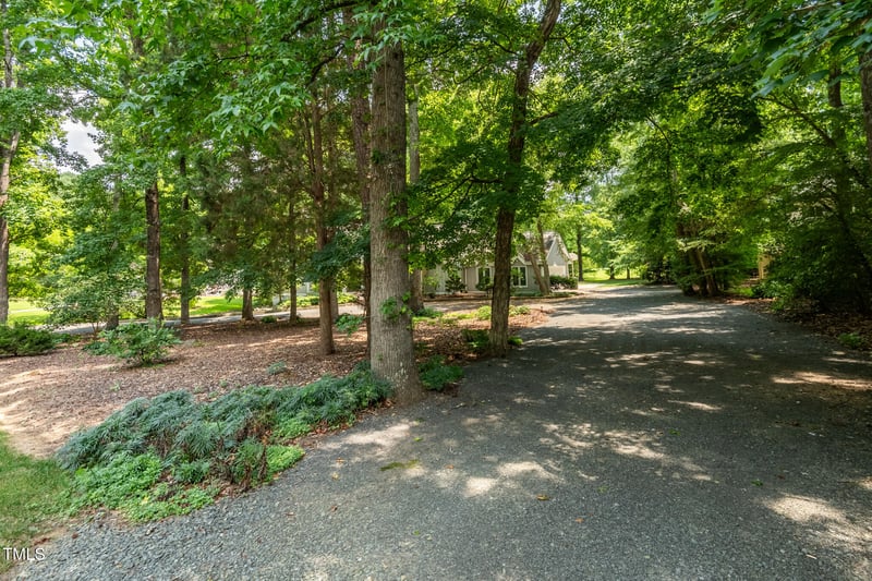 32 Whitley Dr, Chapel Hill, NC 27517
