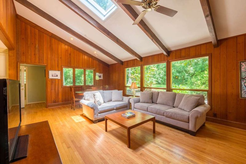 320 Burris Pl, Chapel Hill, NC 27516