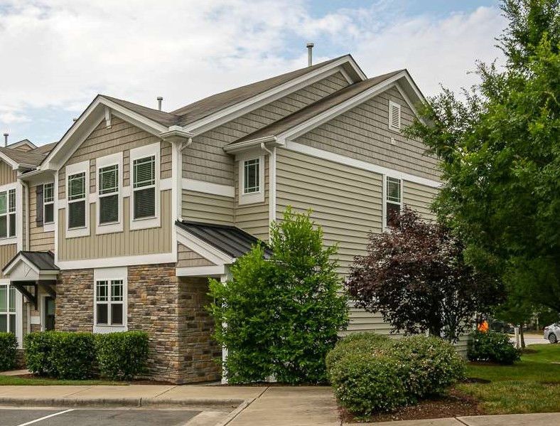 320 Carthage Ct, Durham, NC 27703