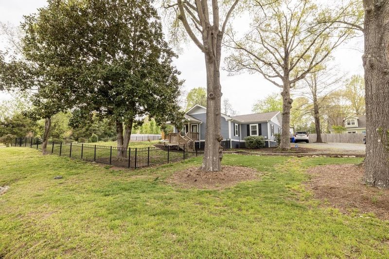 320 W Corbin St, Hillsborough, NC 27278
