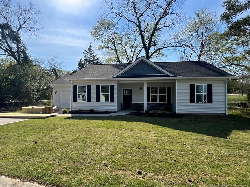 320 Currie Ct, Fayetteville, NC 28301