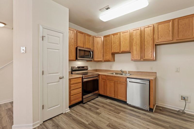 320 Gilman Ln #102, Raleigh, NC 27610