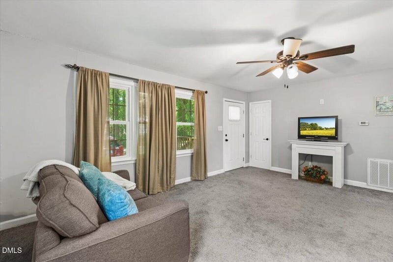 320 Holland Glen St, Fuquay Varina, NC 27526