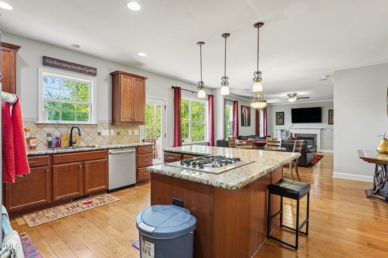 320 Knollcrest Ln, Knightdale, NC 27545