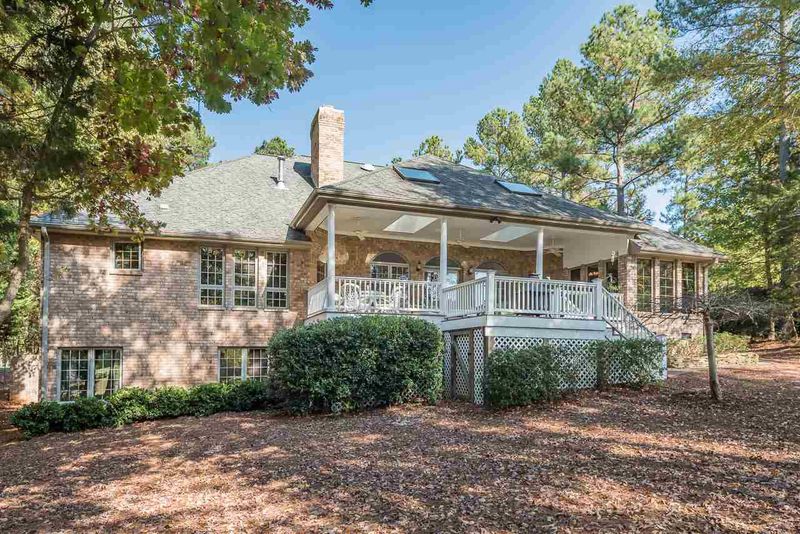 320 Nottingham Dr, Chapel Hill, NC 27517