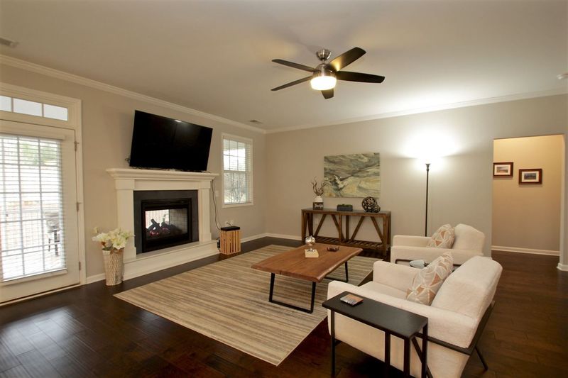 320 Springhurst Ln, Cary, NC 27511