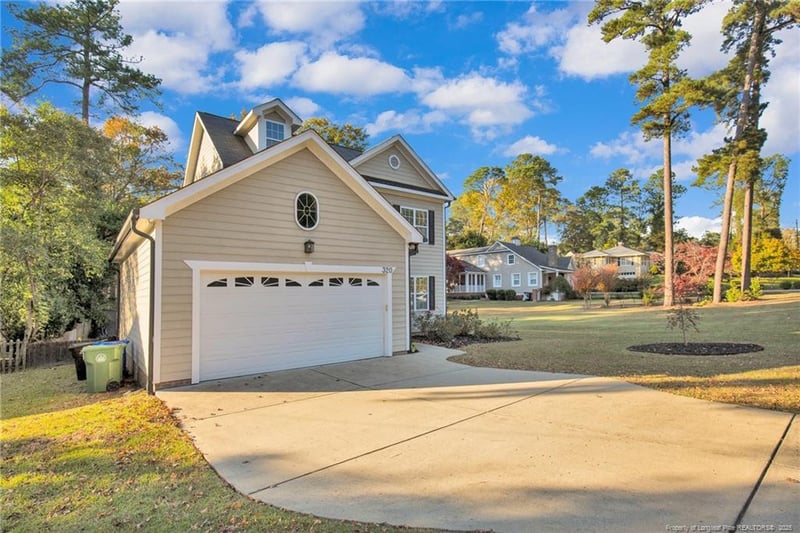 320 Valley Rd, Fayetteville, NC 28305