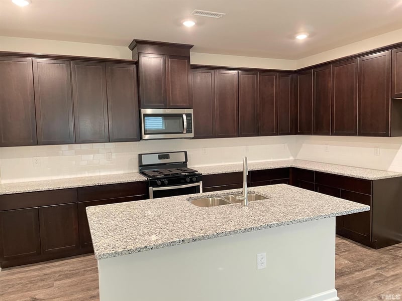 320 Wilbur Lake Dr, Fuquay Varina, NC 27526