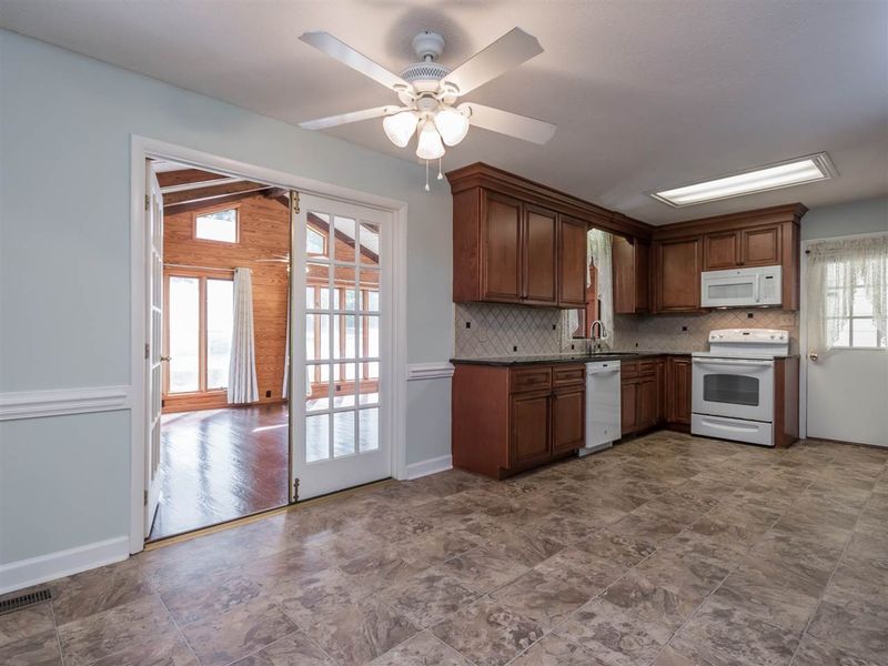 3200 Huntleigh Dr, Raleigh, NC 27604