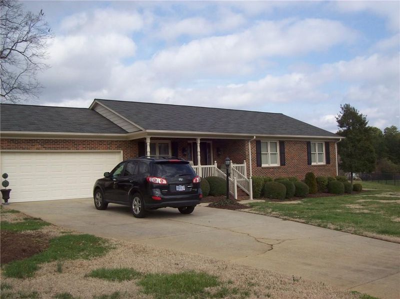 3202 Kellam Ct, Burlington, NC 27215