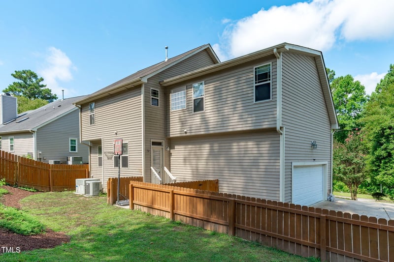 3204 Plaza Pl, Raleigh, NC 27612