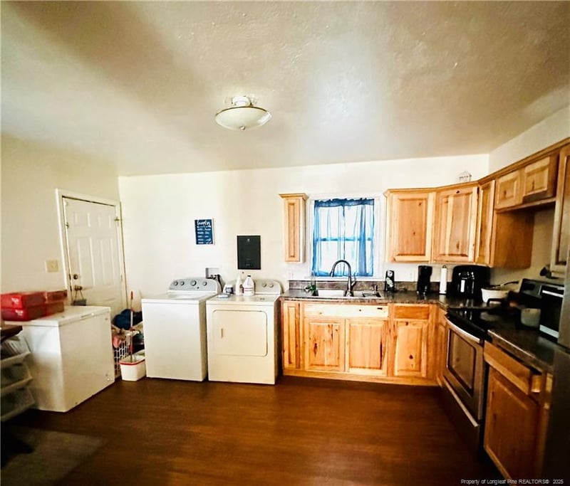 3205 Bolton St, Fayetteville, NC 28306