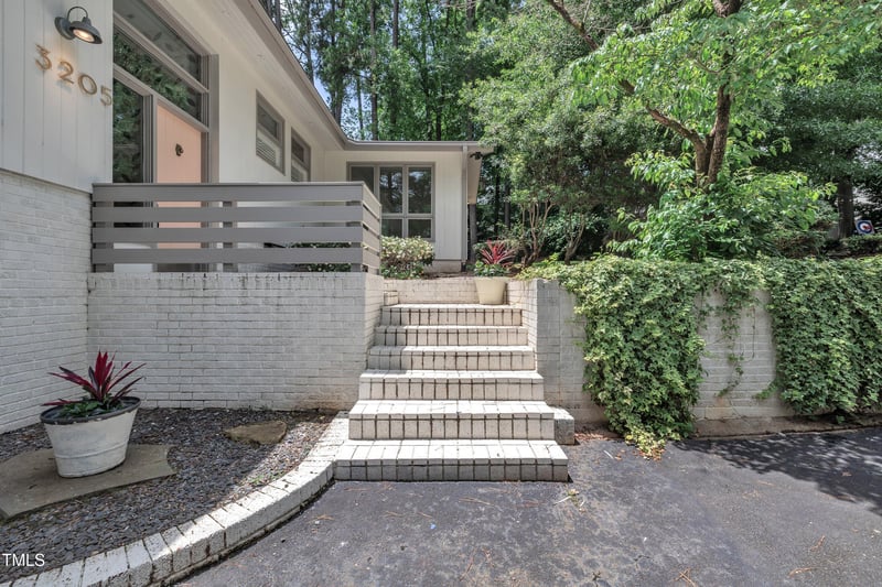 3205 Dell Dr, Raleigh, NC 27609