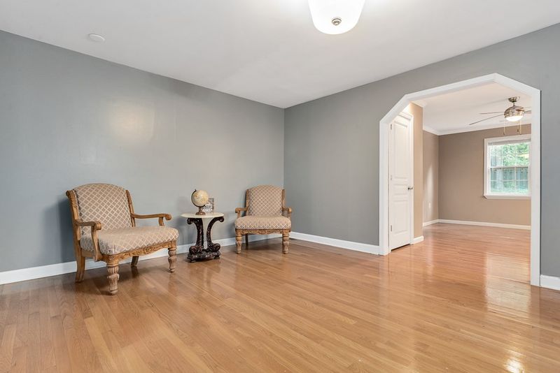 3205 Manor Ridge Dr, Raleigh, NC 27603