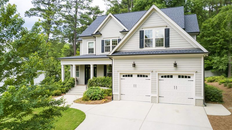 3205 Plantation Rd, Raleigh, NC 27609