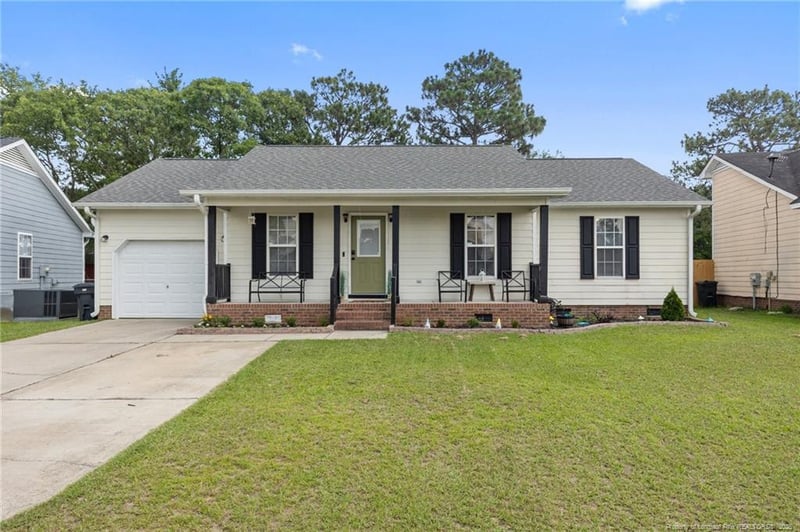 3209 Nontucket Ln, Hope Mills, NC 28348